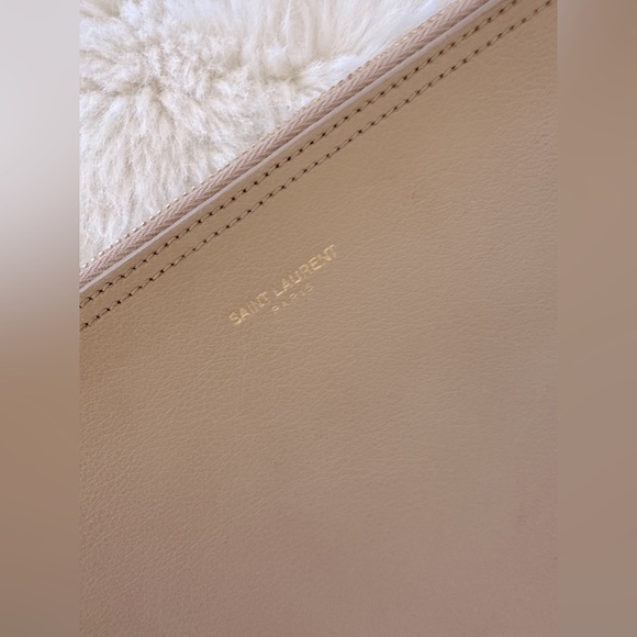 Authentic Saint Laurent East West Large Tote - Well Worn with Pouchette - Picture 10 of 14